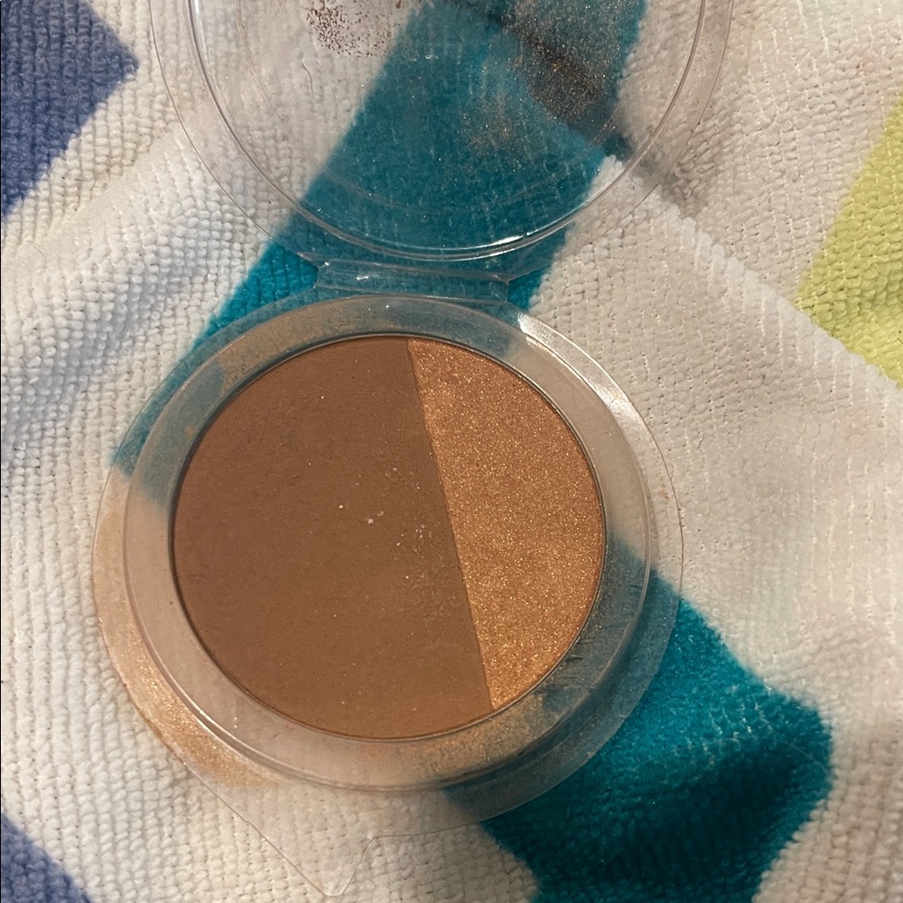 Rock and Republic Dual-Tone Bronzer & highlighter in Penthouse.Tester container